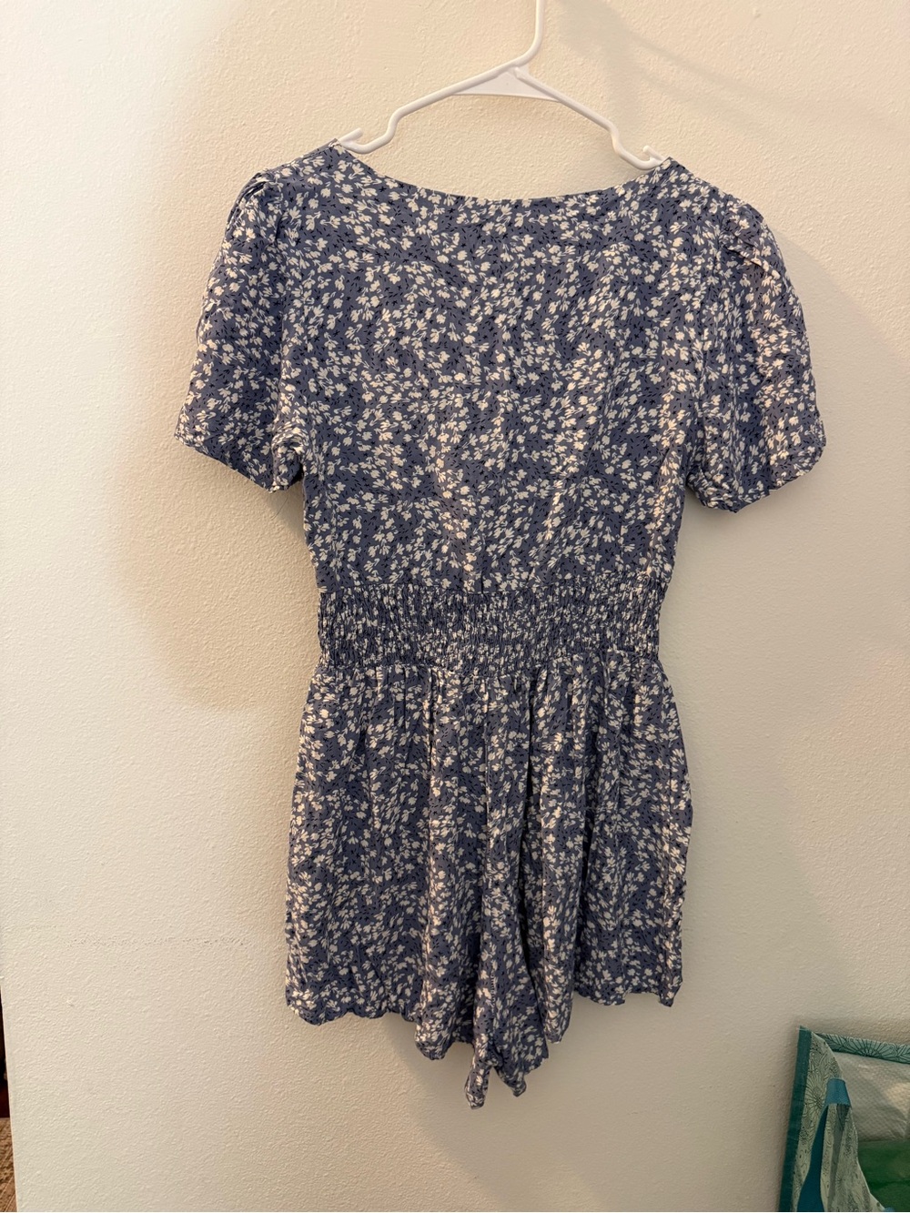 Streetwear Society Blue Floral Smocked Tie Front Romper Size M - Picture 3 of 4